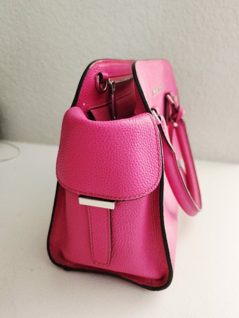 Like New Michael Kors Rasberry Pink Shoulder/Crossbody Bag Purse - Picture 8 of 16